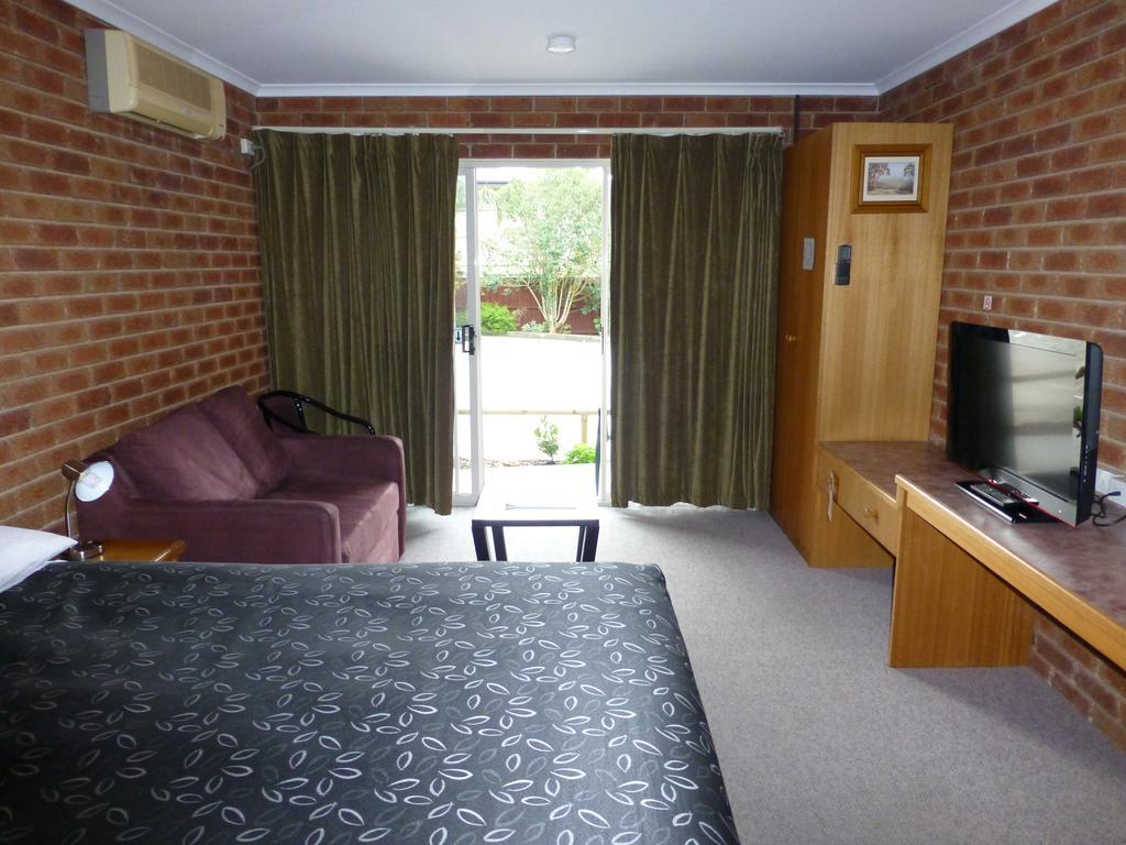 Inverloch Central Motor Inn Экстерьер фото